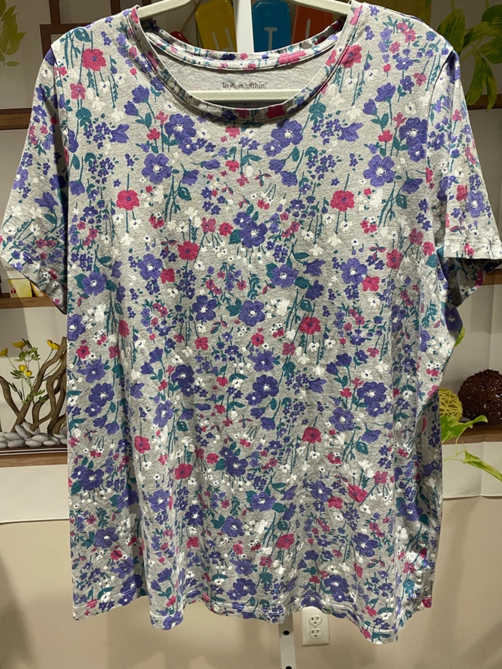 Woman Within Heather Gray Floral Tee with Pink and Purple Blooms size 1 X ptp 26